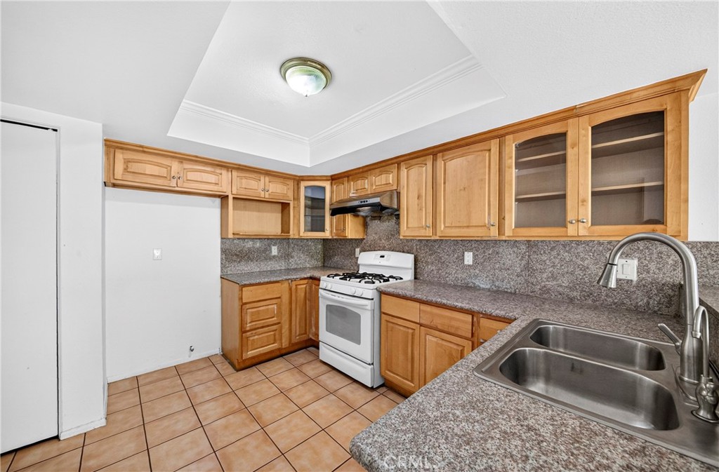 13856 Ramona Parkway Property Photo 7