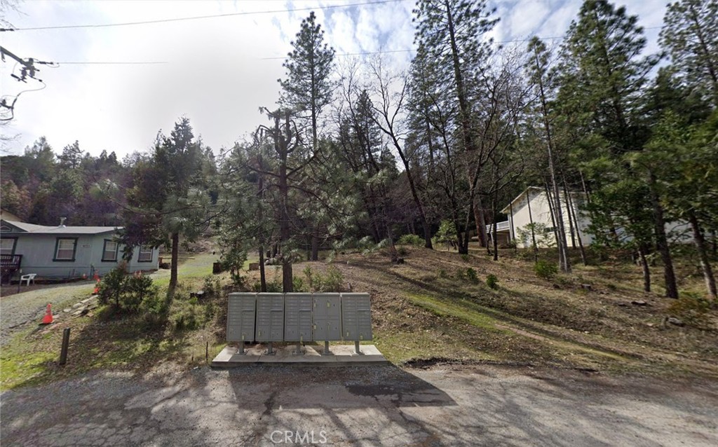 16735 Silver Drive S Property Photo 2