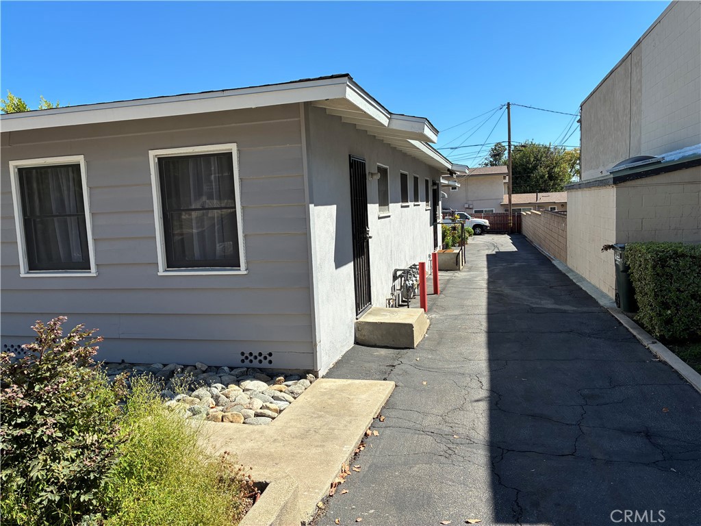 630 W Foothill Property Photo 2