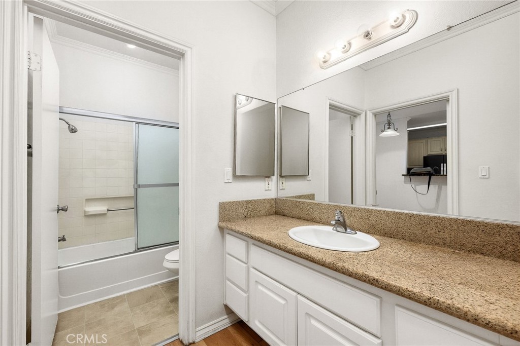 300 N El Molino Avenue 308 Property Photo 13