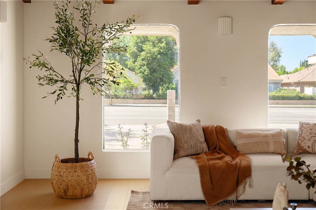6246 Fallbrook Property Photo 4