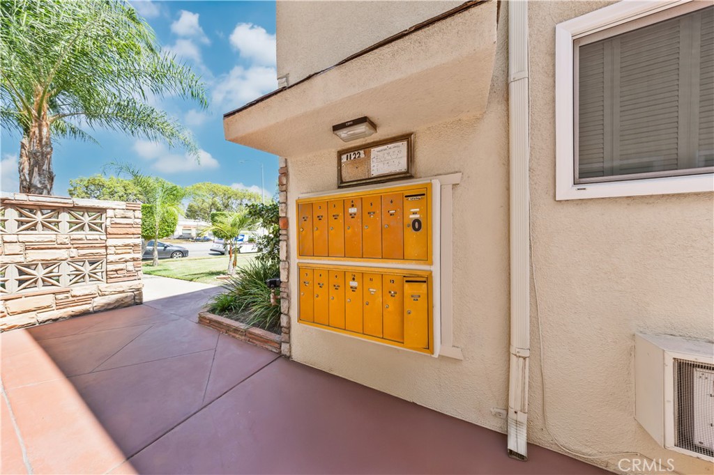 1122 W Huntington Drive 7 Property Photo 15