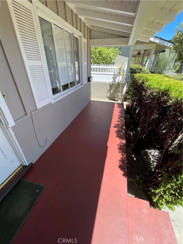 733 W Oceanview Avenue Property Photo 2