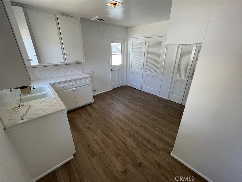 733 W Oceanview Avenue Property Photo 5