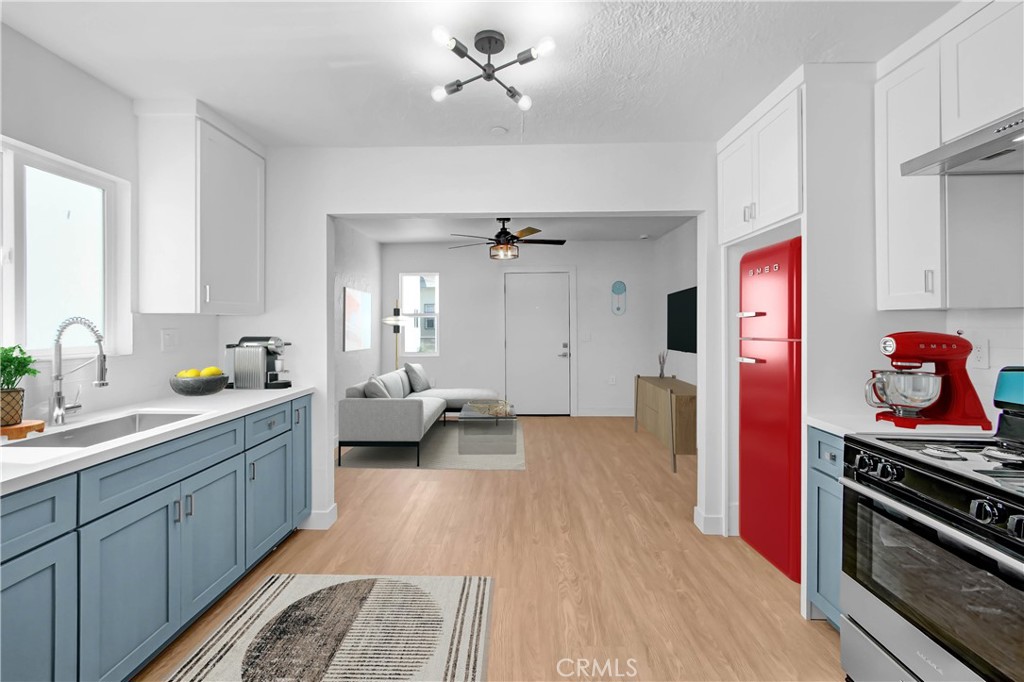 5928 S Hoover Street Property Photo 12