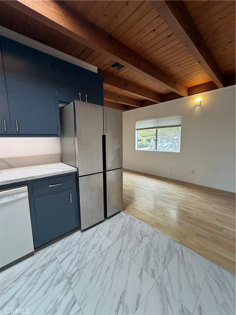 400 N Maple Drive A Property Photo 8