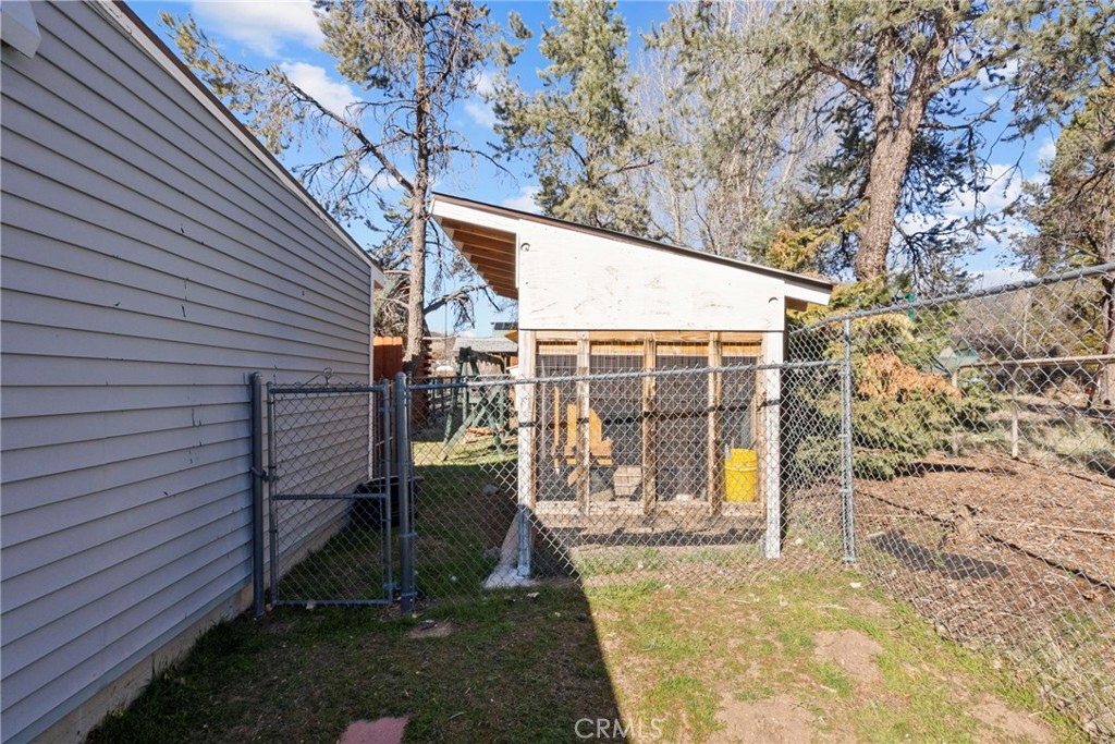 1000 Eagle Property Photo 28