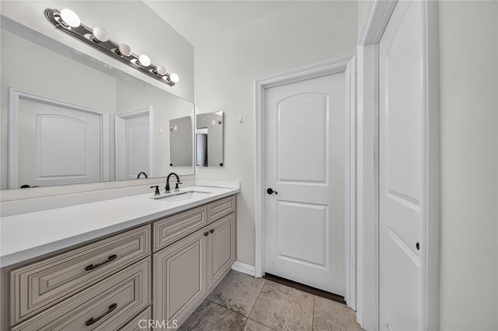 1026 S Marengo Ave. 2 Property Photo 27