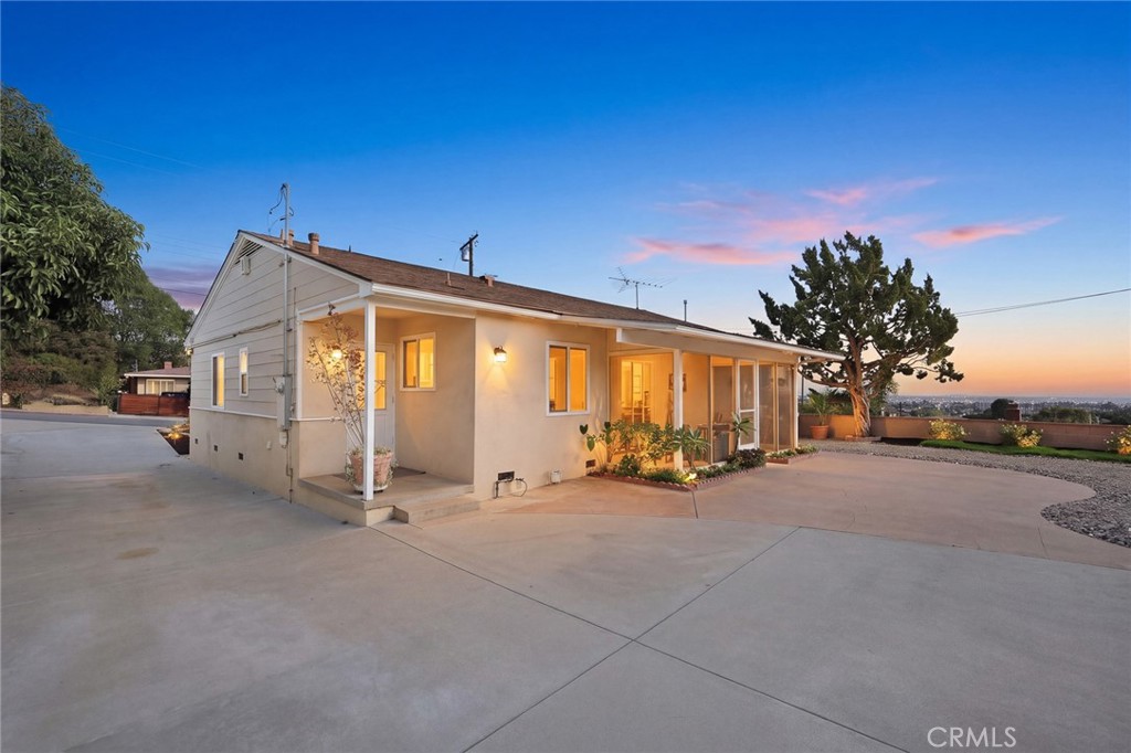 1301 S Lincoln Avenue Property Photo 4
