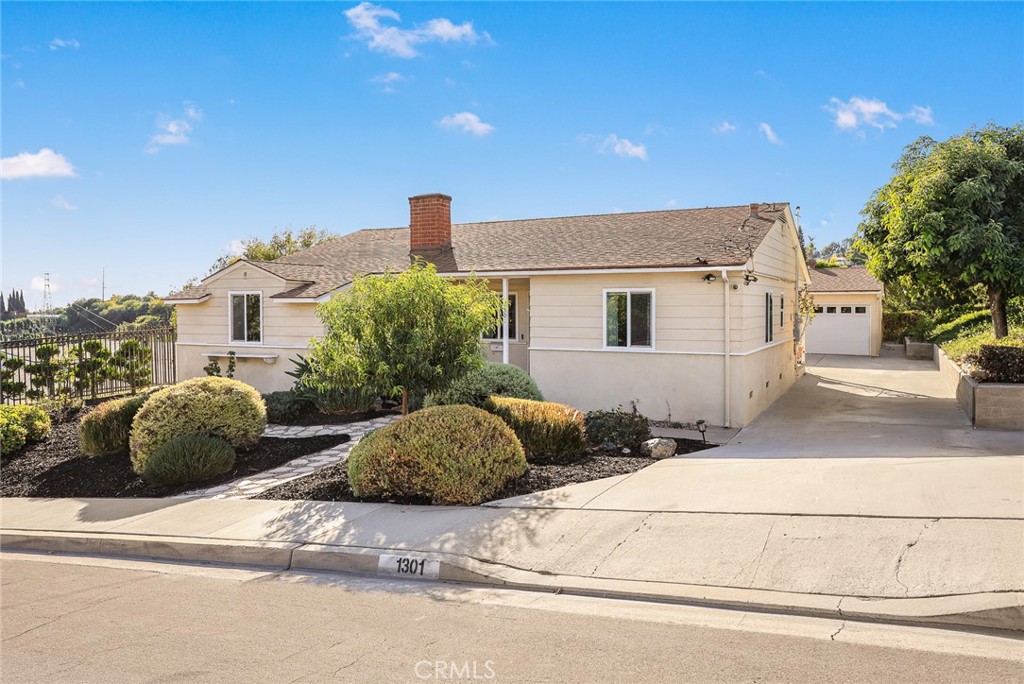 1301 S Lincoln Avenue Property Photo 10