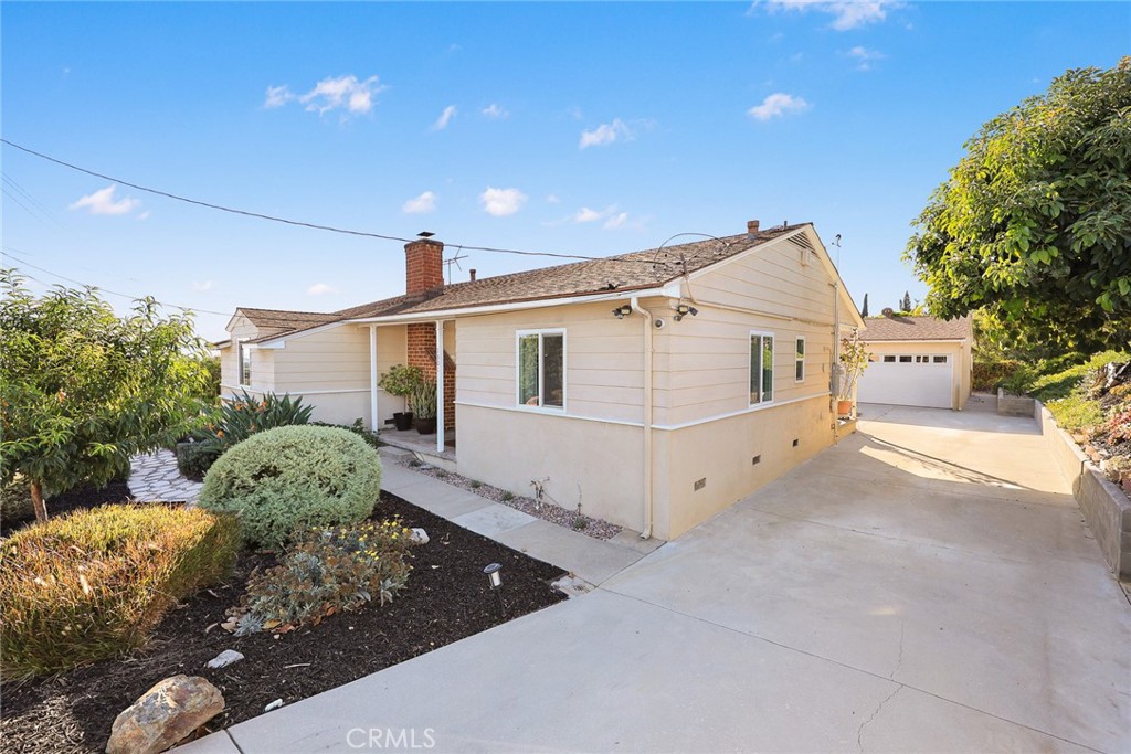 1301 S Lincoln Avenue Property Photo 12