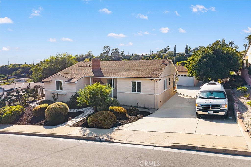 1301 S Lincoln Avenue Property Photo 14