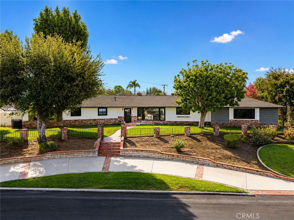 21132 E Cloverland Drive Property Photo