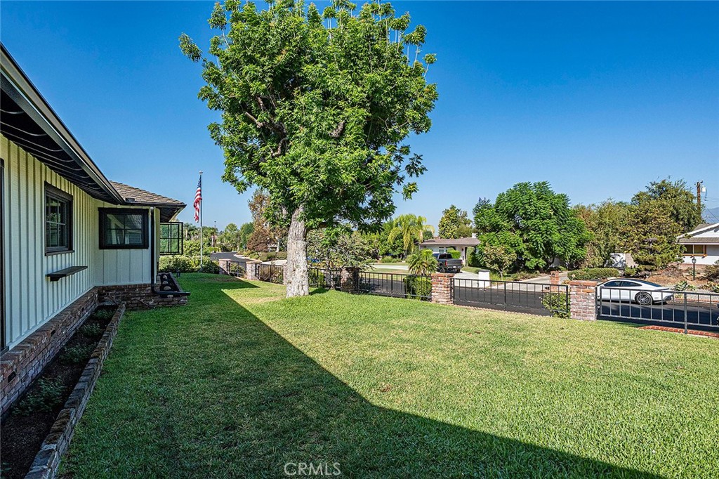 21132 E Cloverland Drive Property Photo 4