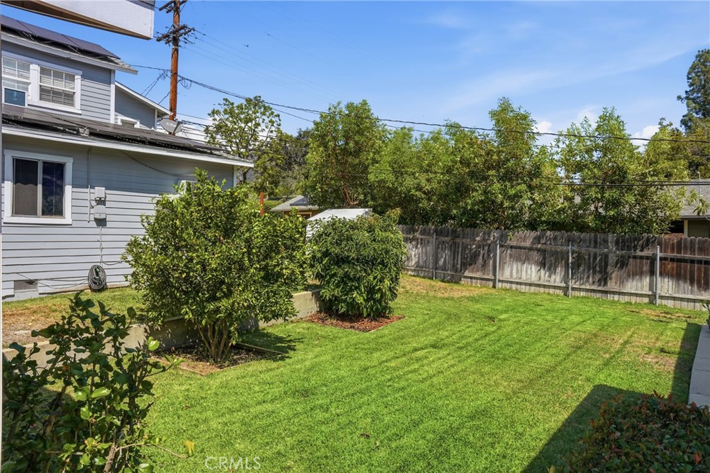 615 /617 Wildrose Property Photo 8