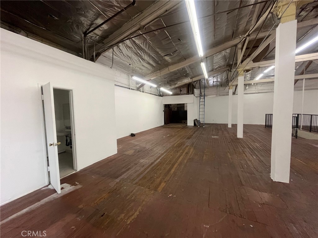 809 S Los Angeles Property Photo 3