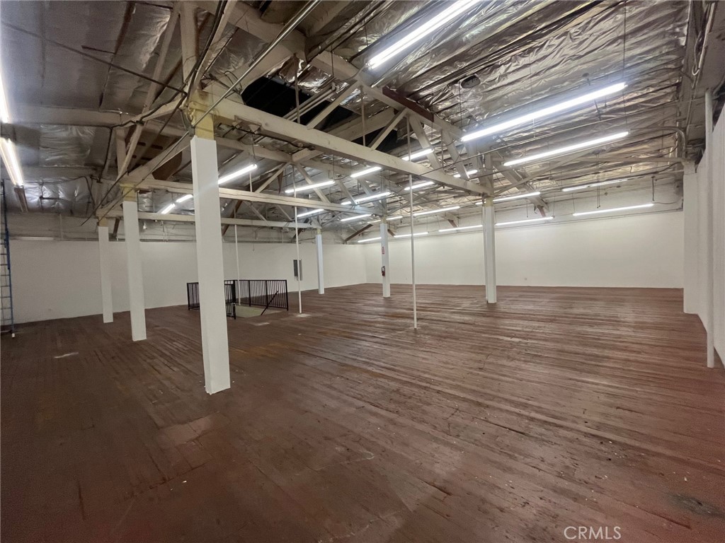 809 S Los Angeles Property Photo 4