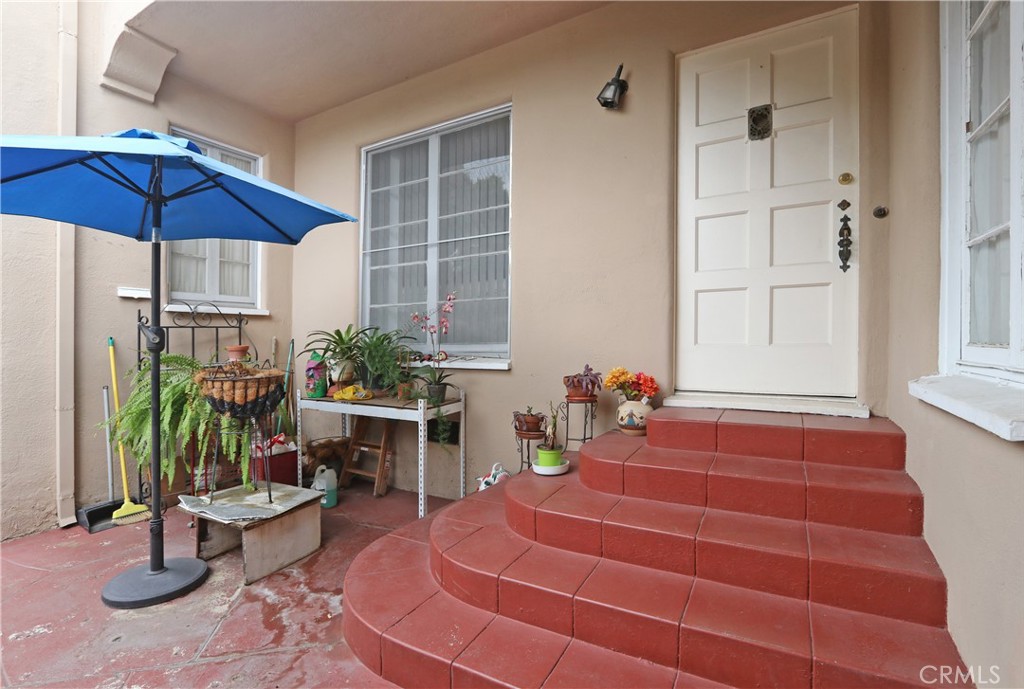 1222 S Cloverdale Property Photo 4