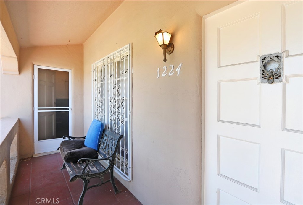1222 S Cloverdale Property Photo 6