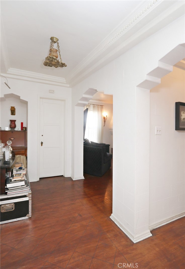 1222 S Cloverdale Property Photo 7