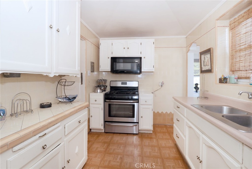 1222 S Cloverdale Property Photo 13