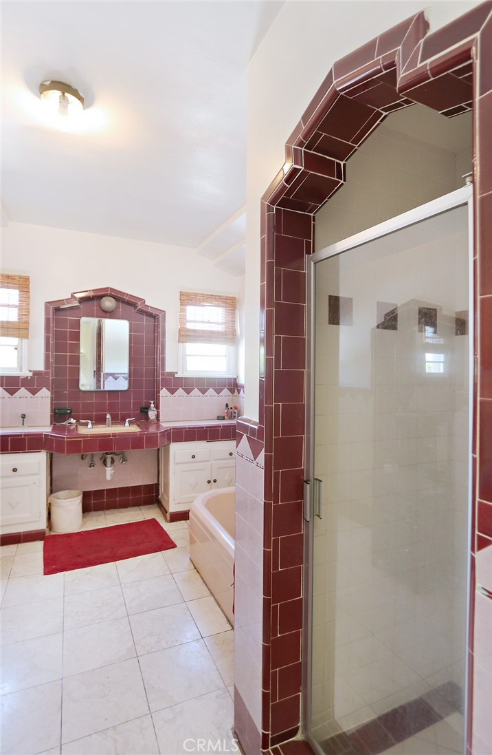 1222 S Cloverdale Property Photo 18