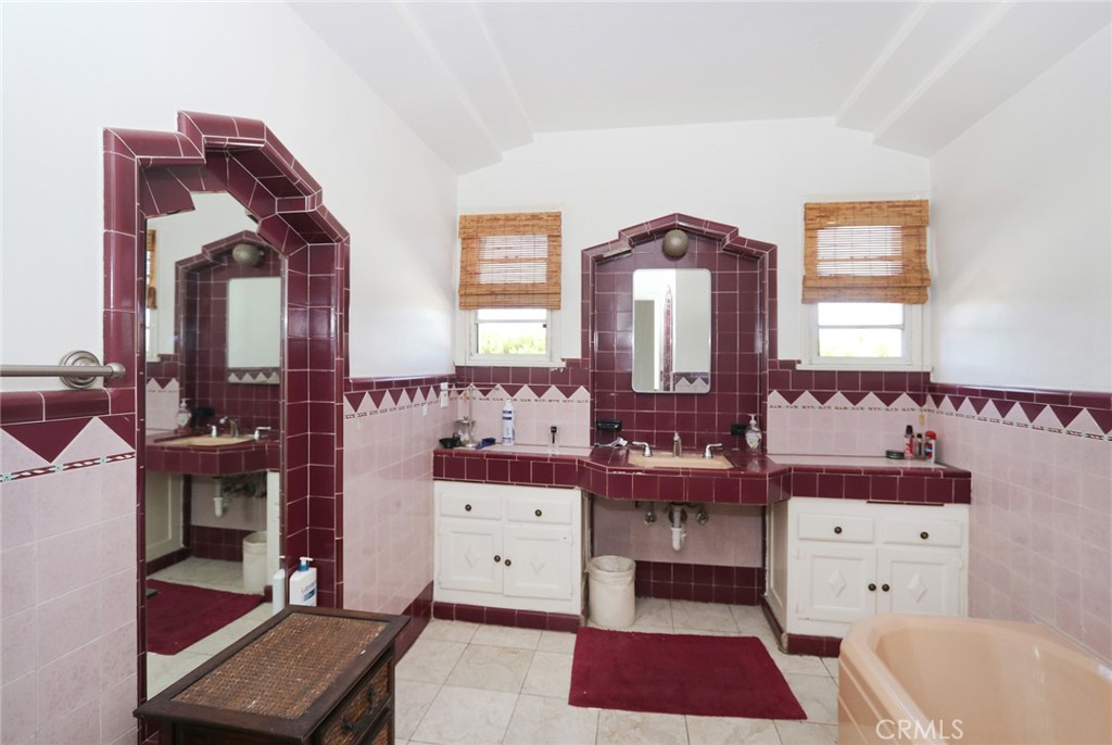1222 S Cloverdale Property Photo 19
