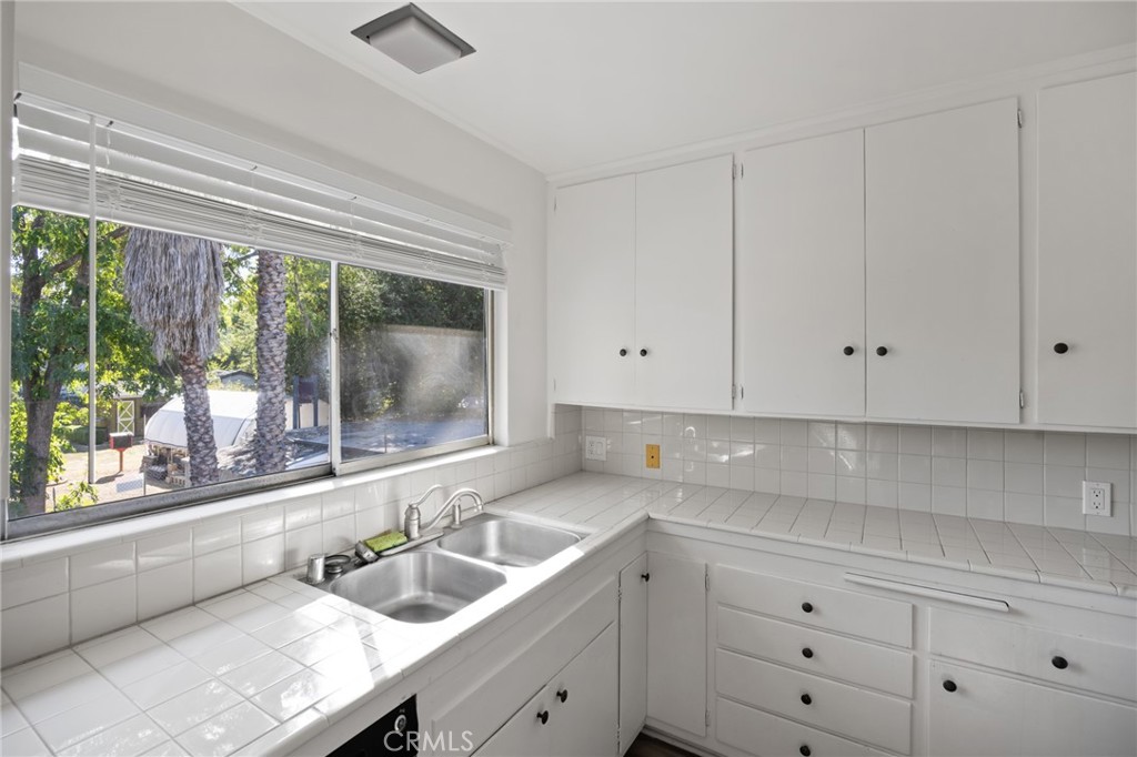 619 S Pasadena Avenue 3 Property Photo 8