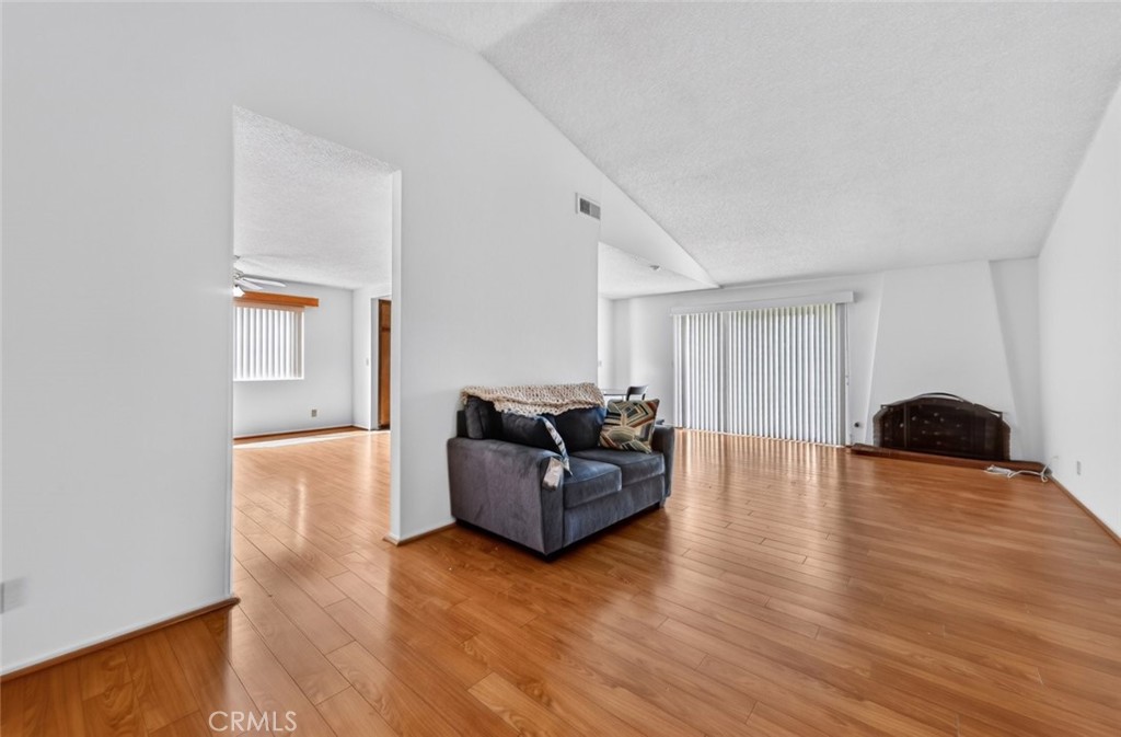 11054 Wesley Avenue Property Photo 5
