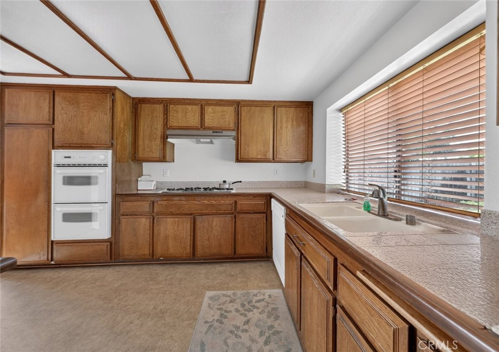 11054 Wesley Avenue Property Photo 8