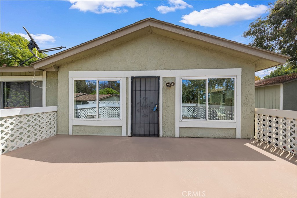 2129 E Aroma Property Photo 2