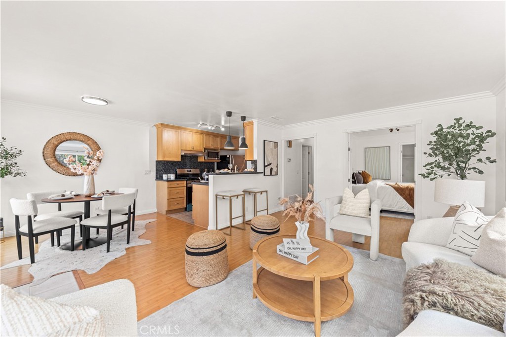 2129 E Aroma Property Photo 6