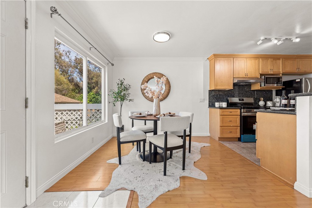 2129 E Aroma Property Photo 7
