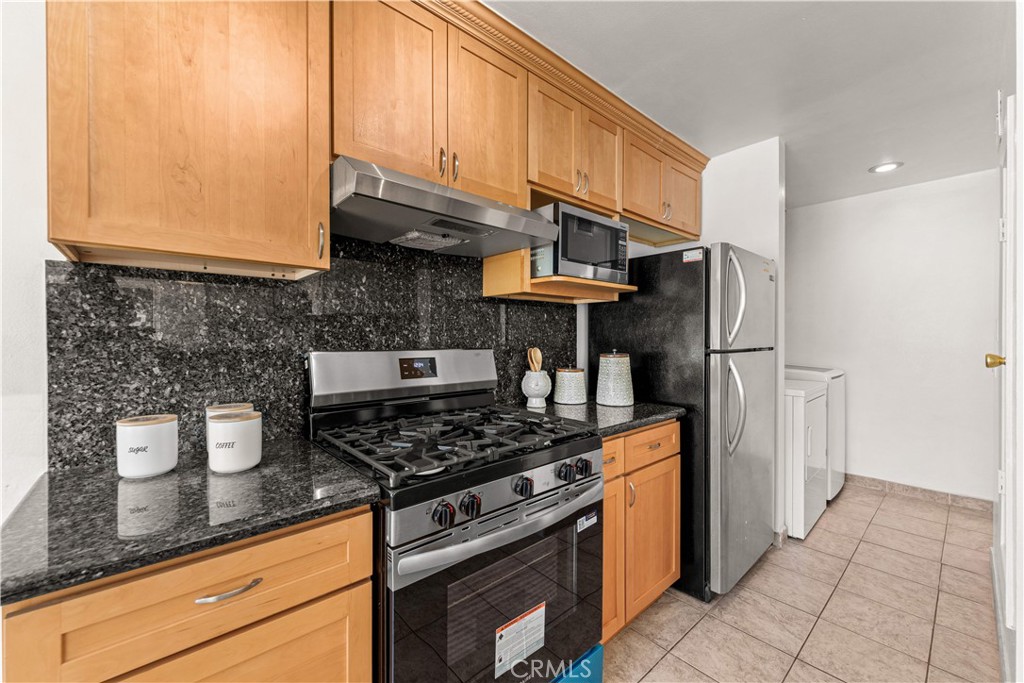 2129 E Aroma Property Photo 11