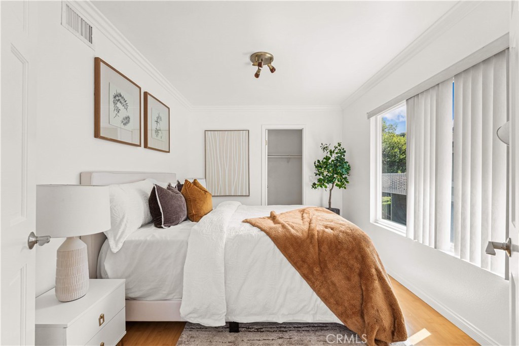 2129 E Aroma Property Photo 14