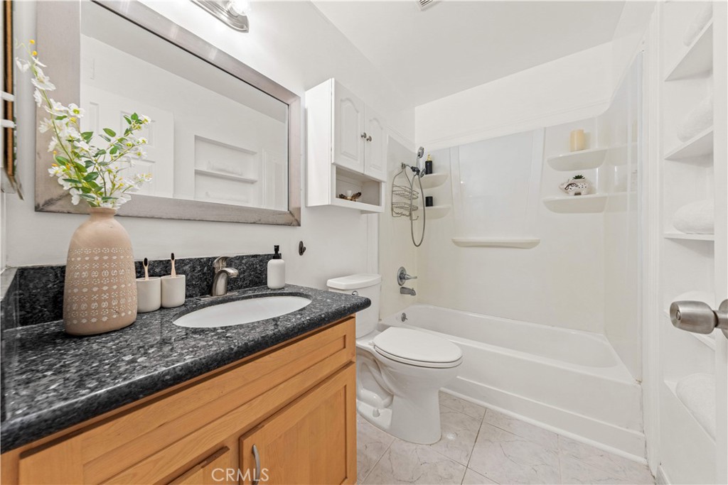 2129 E Aroma Property Photo 17