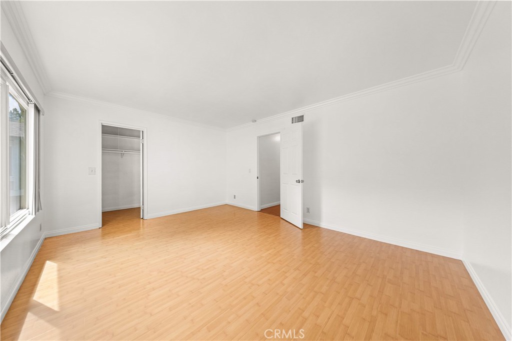 2129 E Aroma Property Photo 18