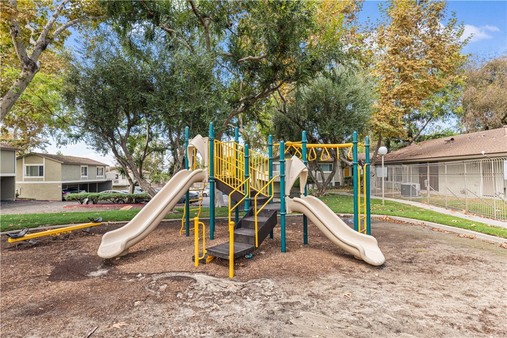 2129 E Aroma Property Photo 21