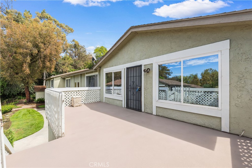 2129 E Aroma Property Photo 23