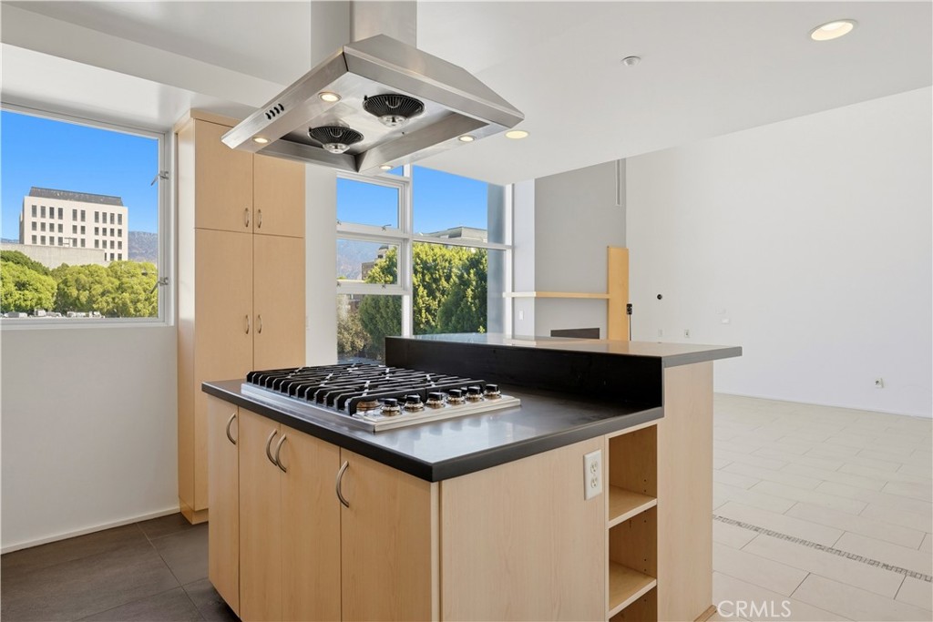 141 S Hudson Avenue 403 Property Photo 12