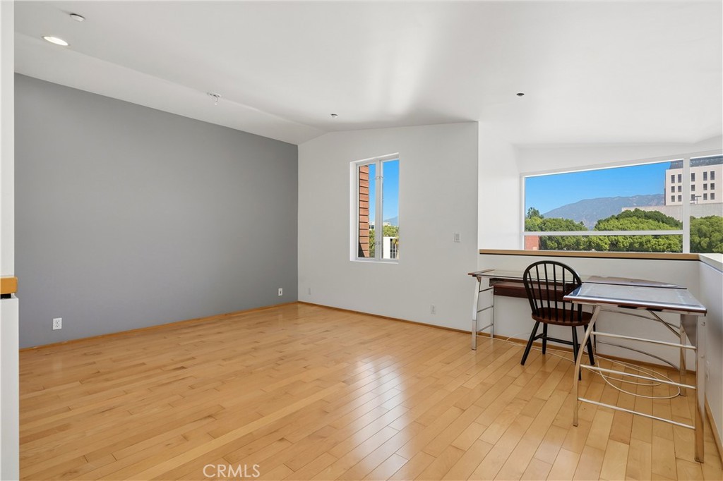 141 S Hudson Avenue 403 Property Photo 15