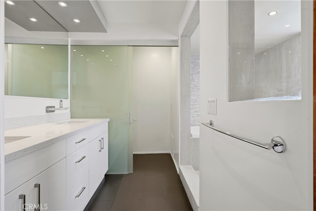 141 S Hudson Avenue 403 Property Photo 22