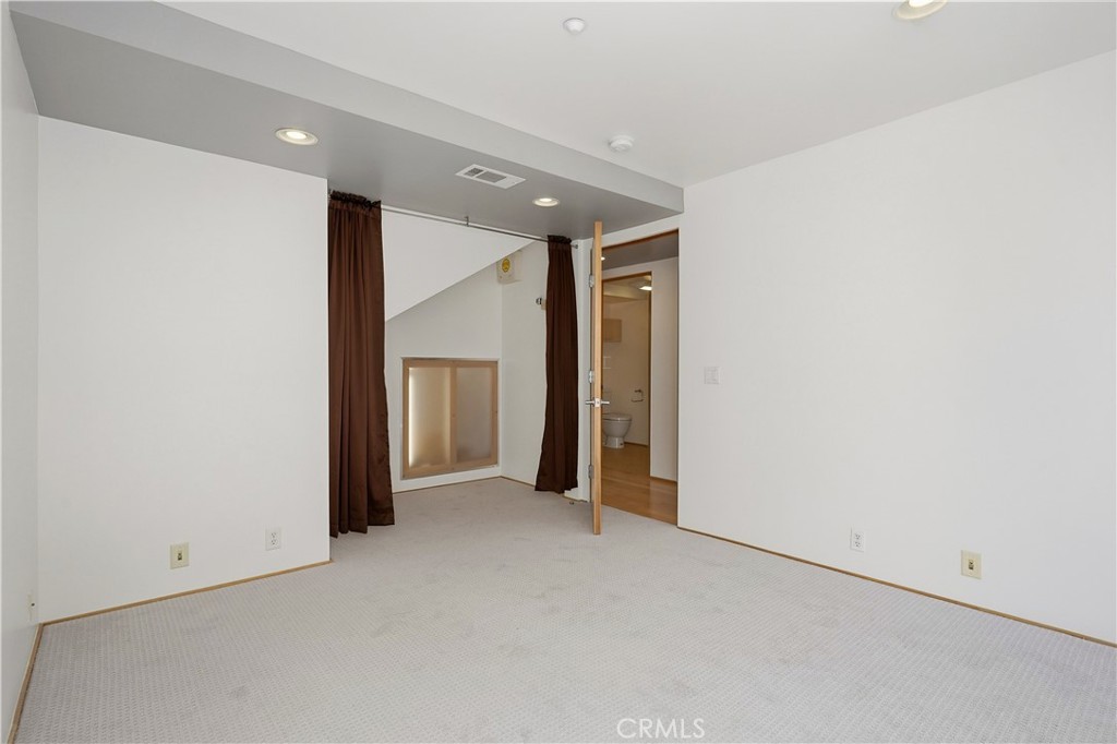 141 S Hudson Avenue 403 Property Photo 29