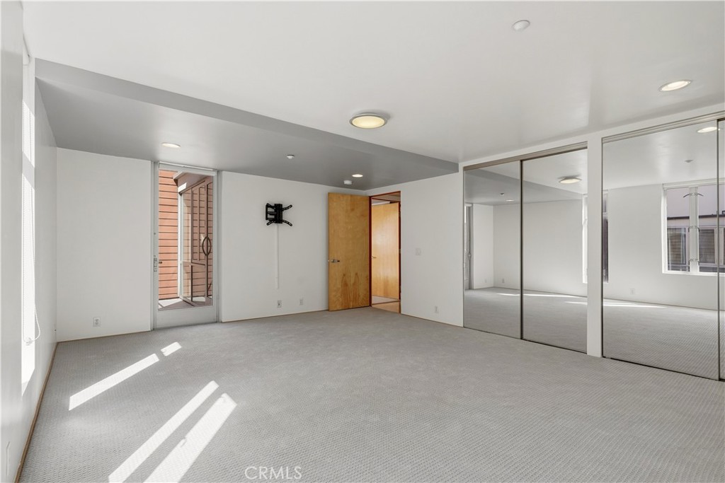 141 S Hudson Avenue 403 Property Photo 31
