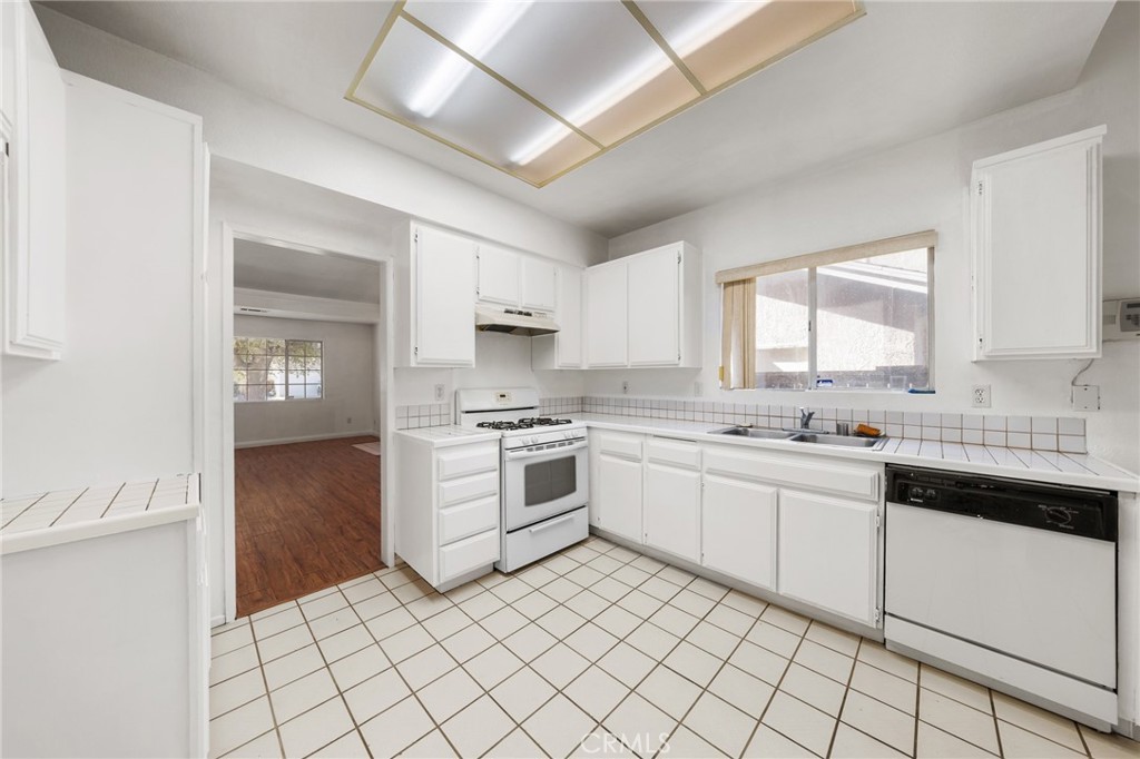 12175 Cobblestone Drive Property Photo 11