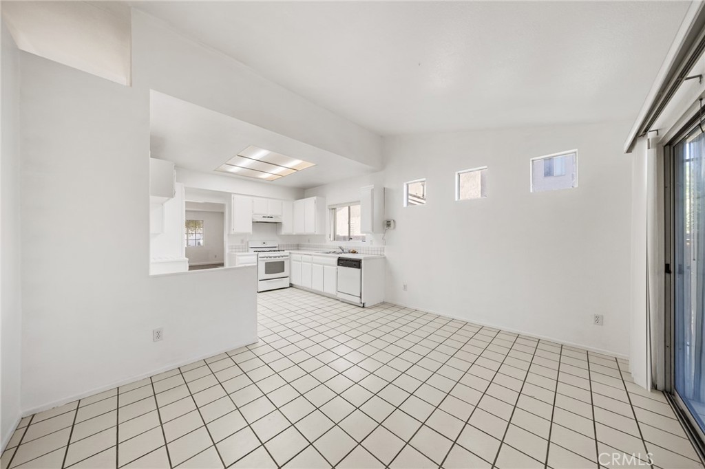 12175 Cobblestone Drive Property Photo 15
