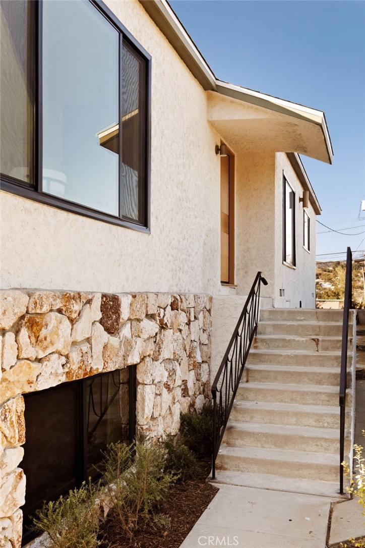 5217 Hub Street Property Photo 4