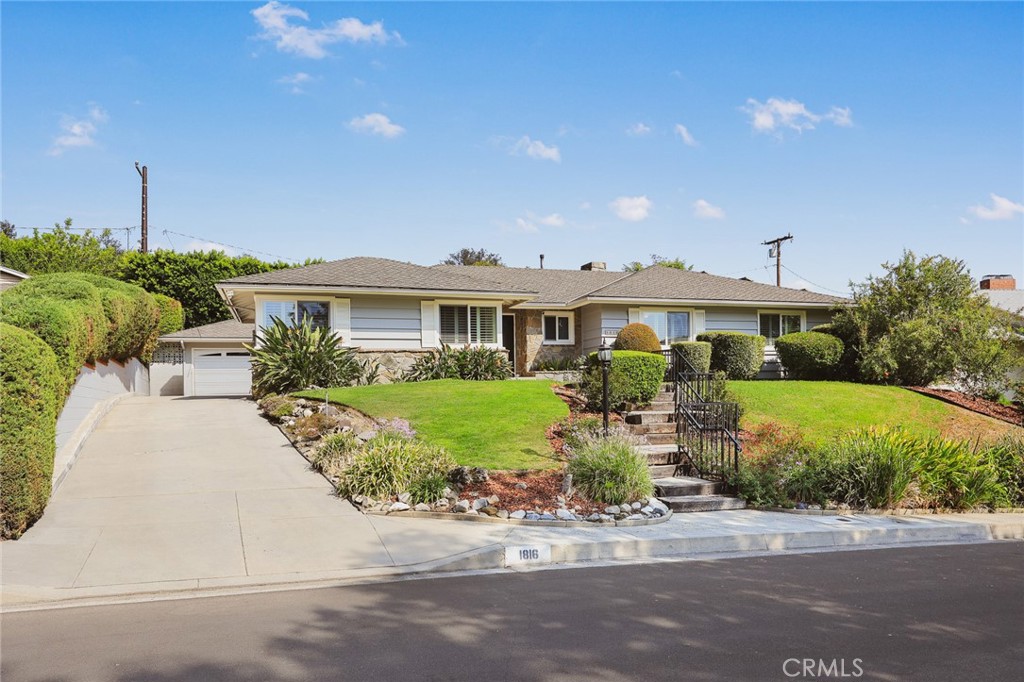 1816 Chantry Drive Property Photo 2