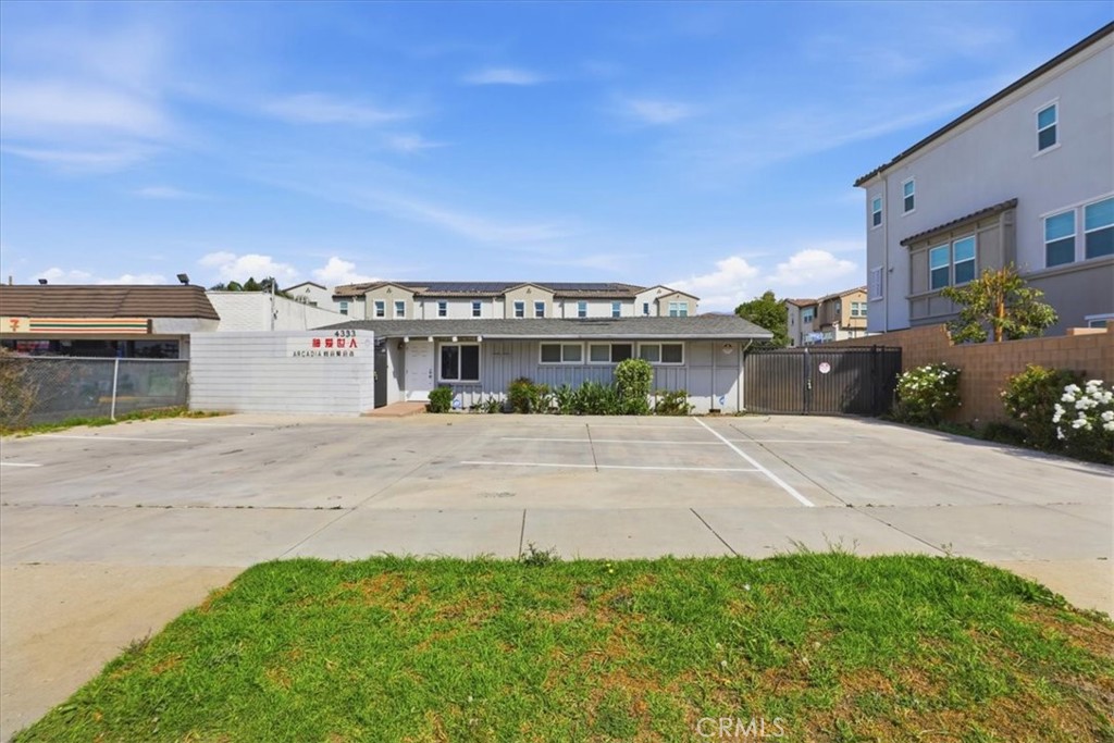 4333 Live Oak Avenue Property Photo 4