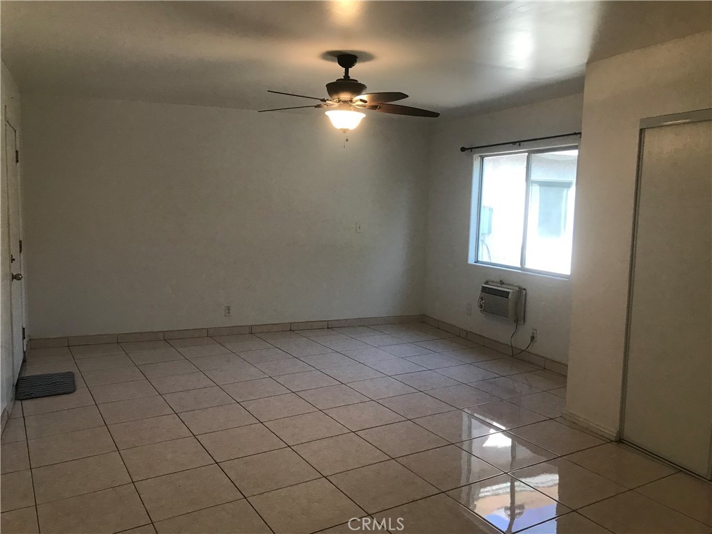 1028 Walnut 1/2 Property Photo 8